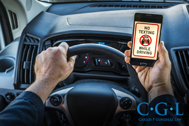 Texting and Driving Ticket de Trafico Abogado Criminalista Miami