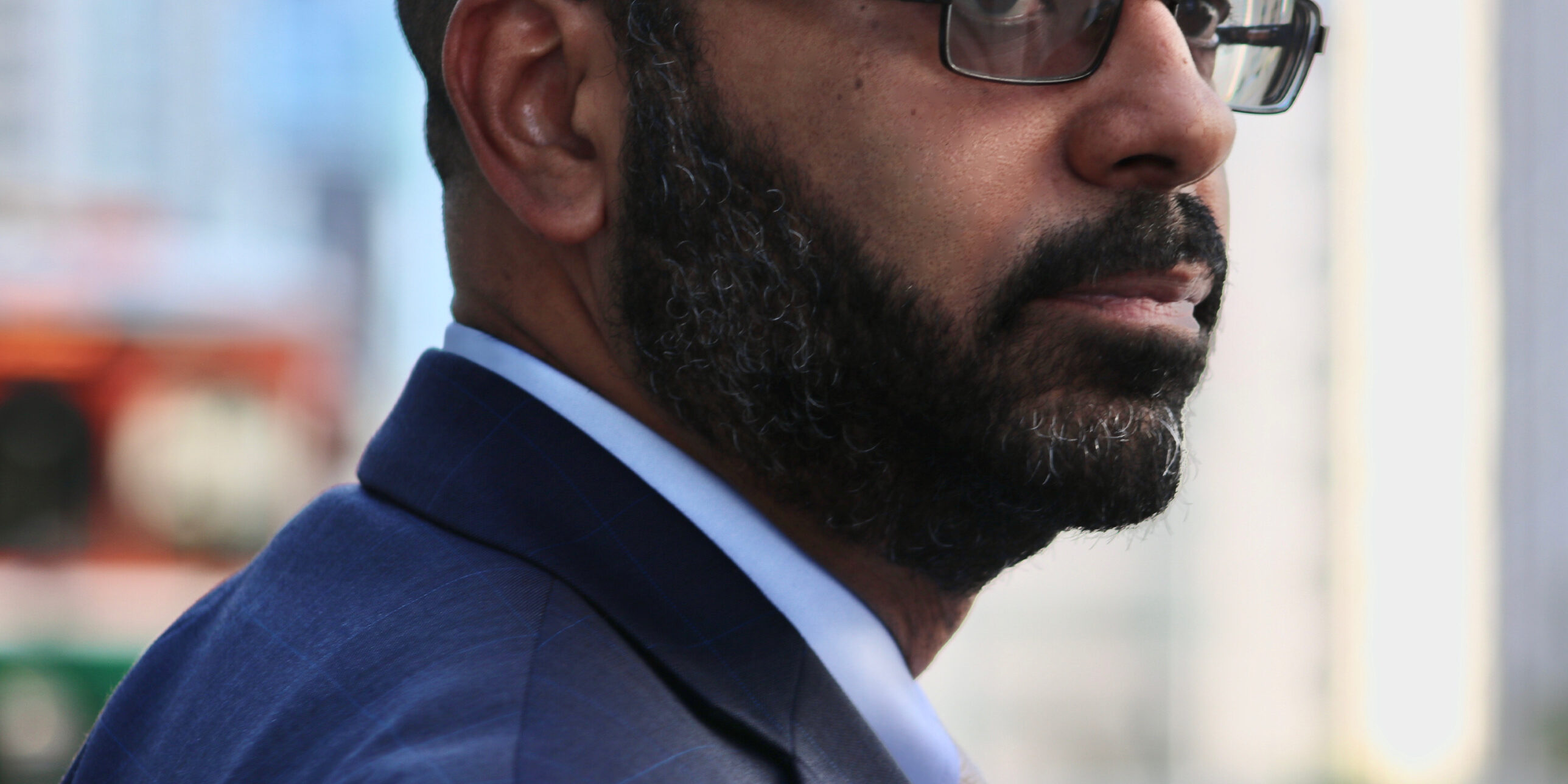 En el estado de Florida, conducir con una licencia suspendida o revocada es un delito penal grave, imponiendo una multa de hasta $500 y una pena de prisión de hasta 60 días para la primera condena y 364 días para la segunda condena. Si es declarado culpable de un delito grave, un conductor puede enfrentar una pena de prisión de hasta 5 años y multas de hasta $5,000. Cuento con una alta experiencia con respecto a estos casos y, además, conozco diversas defensas y estrategias que puedo usar para vencer un cargo de licencia suspendida o minimizar una penalidad potencial. Póngase en contacto con Carlos Gonzalez Law, siempre hay formas de solucionar el problema.